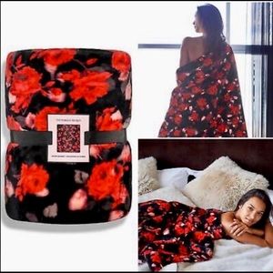 🆕VS Sherpa Blanket🆕